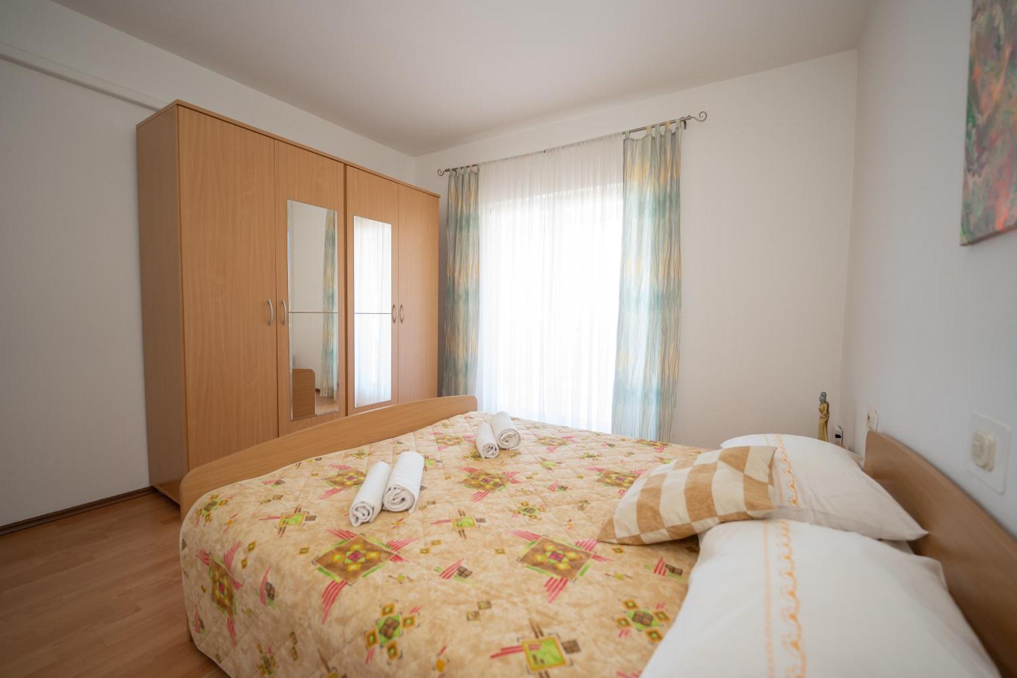 Apartments Biserka ノヴァリャ エクステリア 写真
