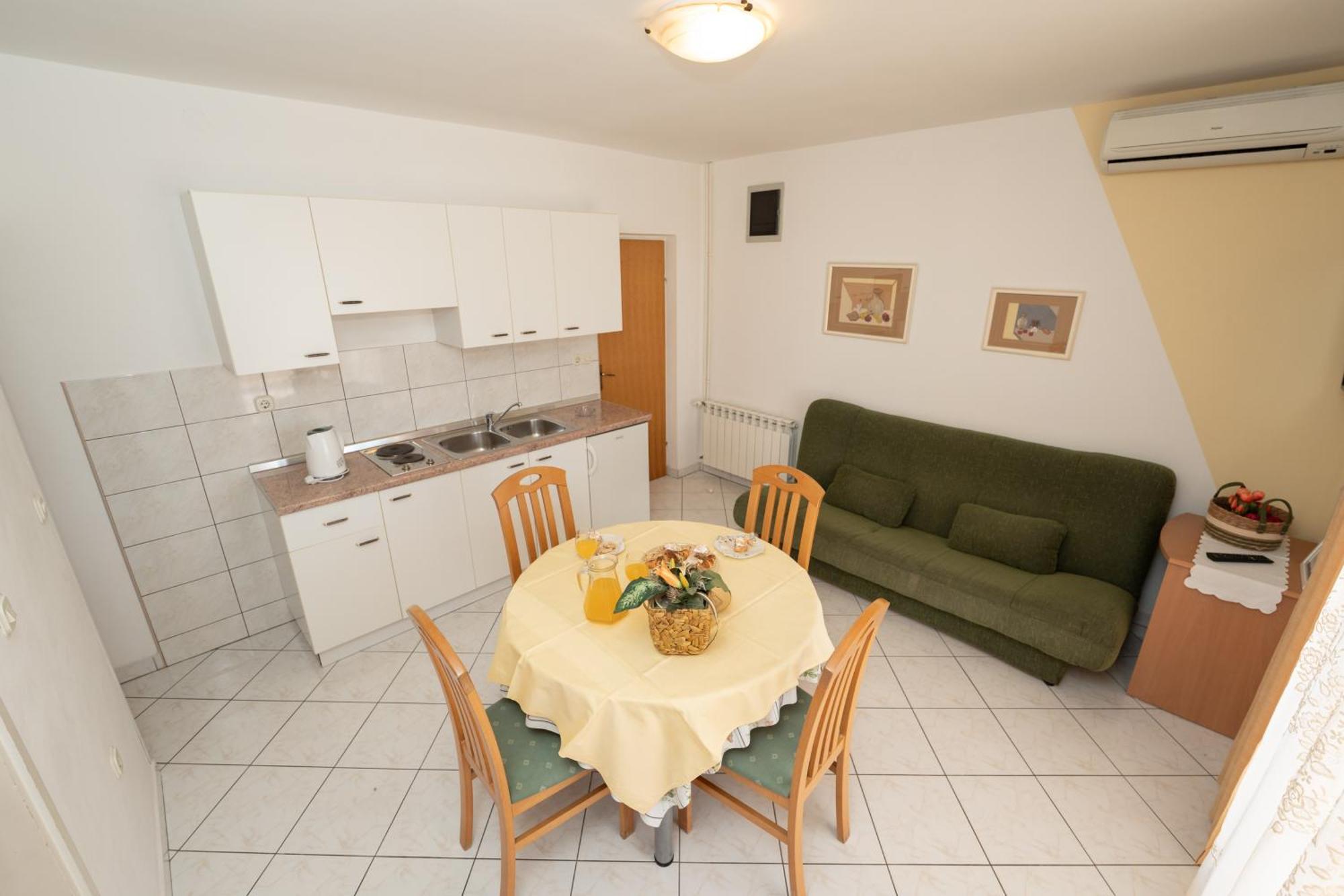 Apartments Biserka ノヴァリャ エクステリア 写真
