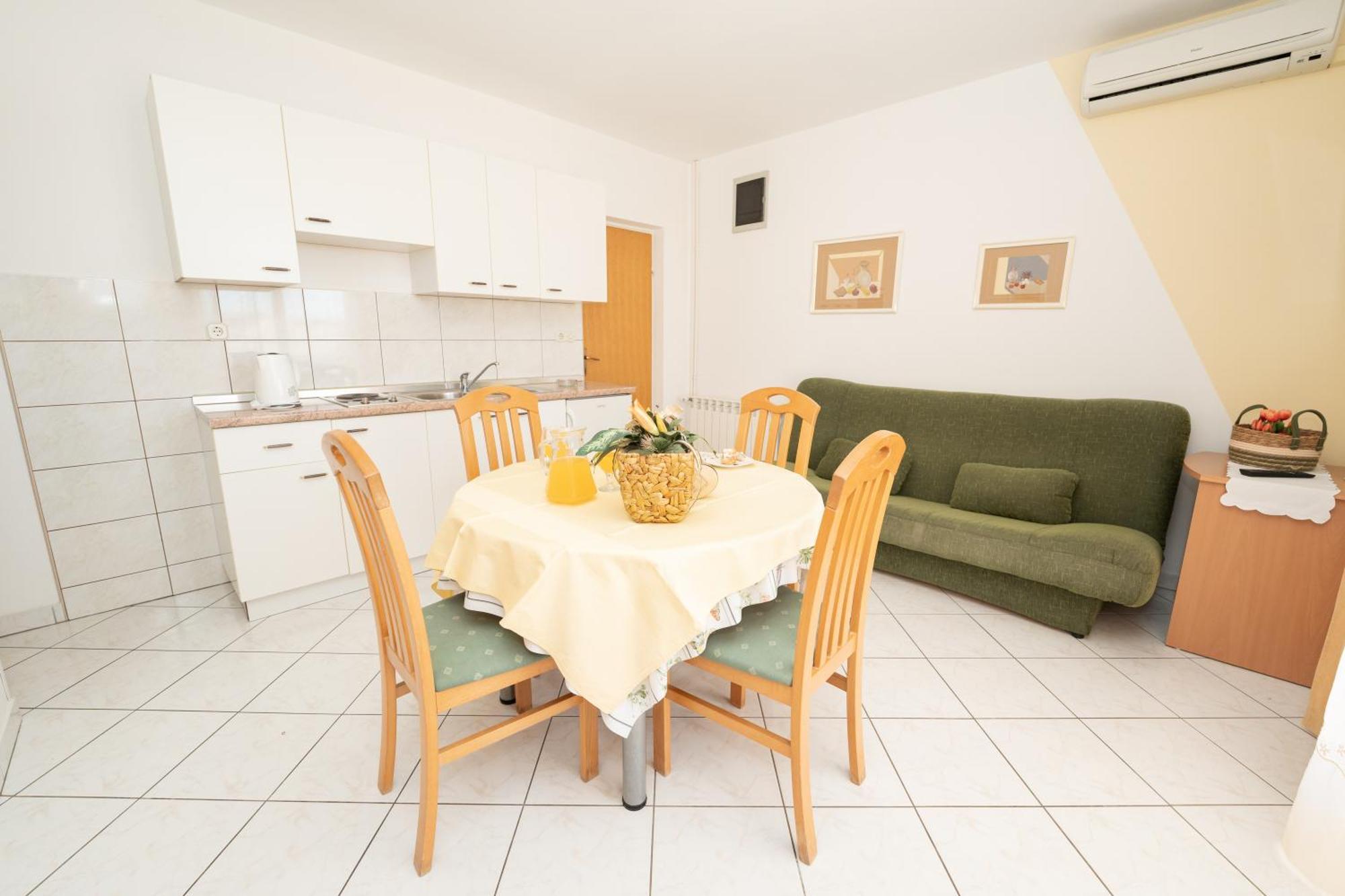 Apartments Biserka ノヴァリャ エクステリア 写真