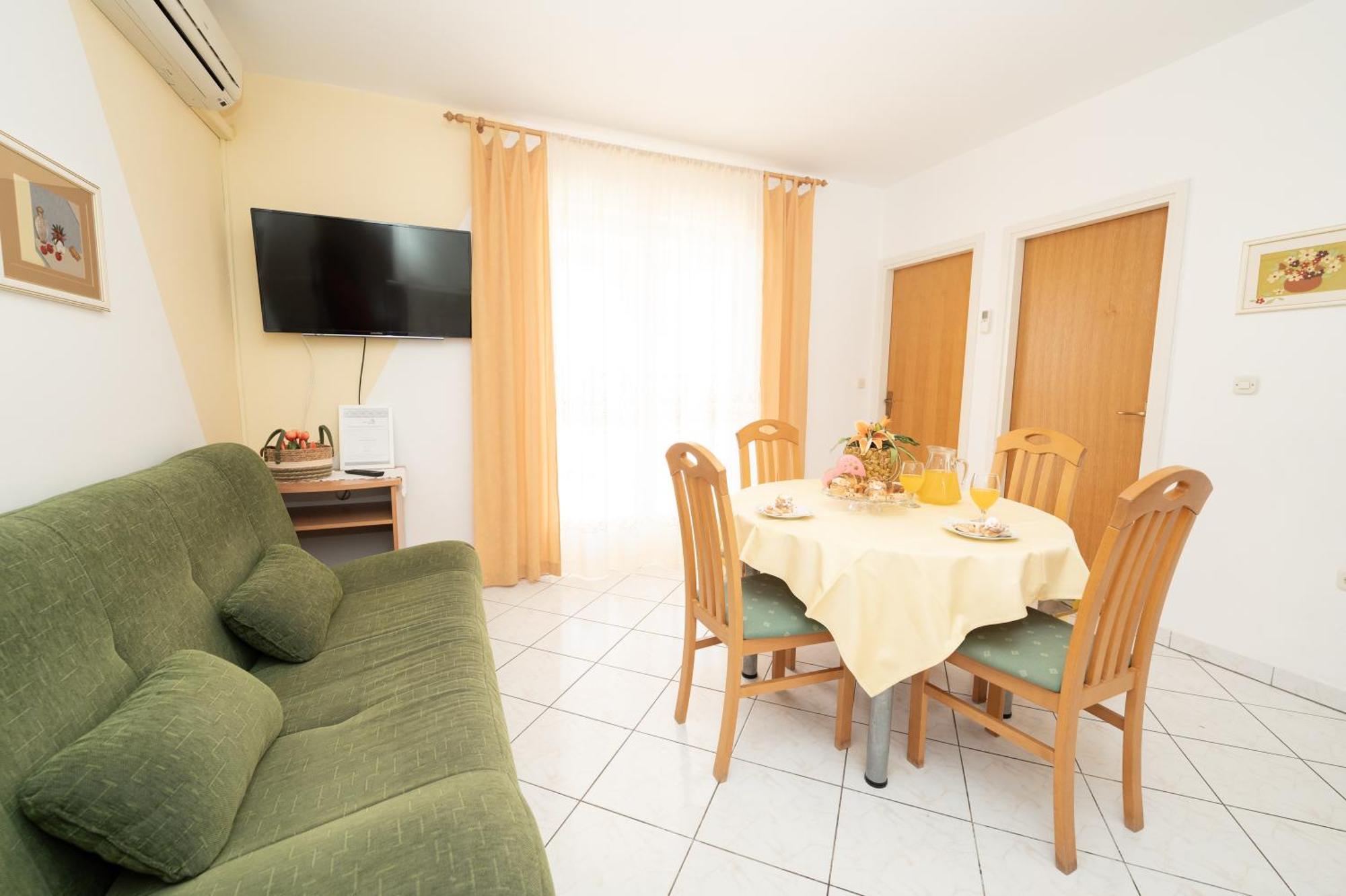 Apartments Biserka ノヴァリャ 部屋 写真