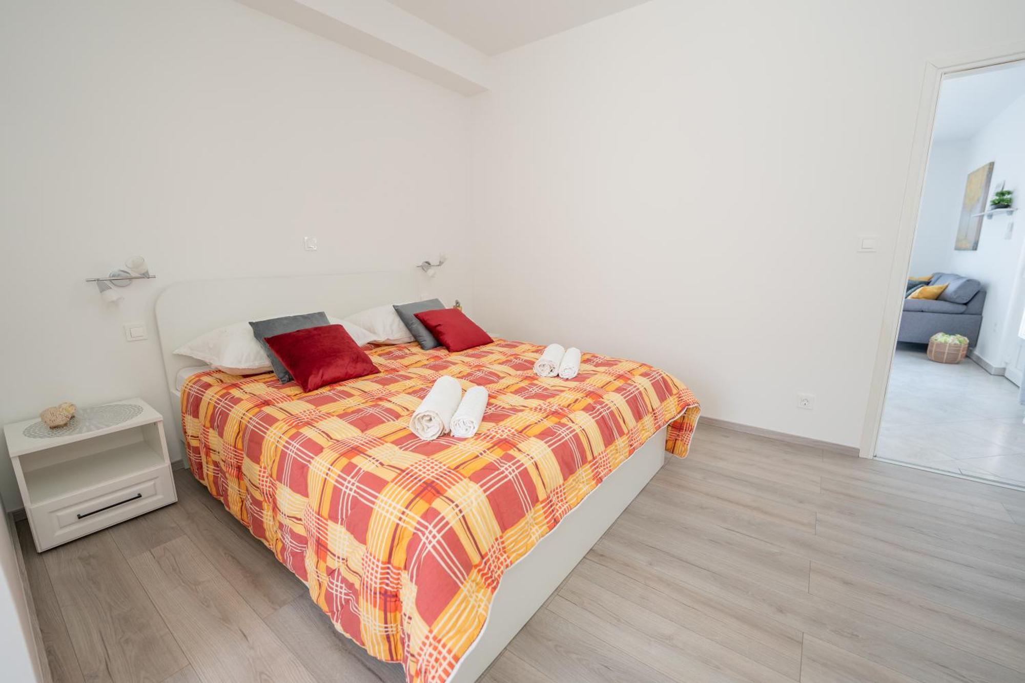 Apartments Biserka ノヴァリャ エクステリア 写真