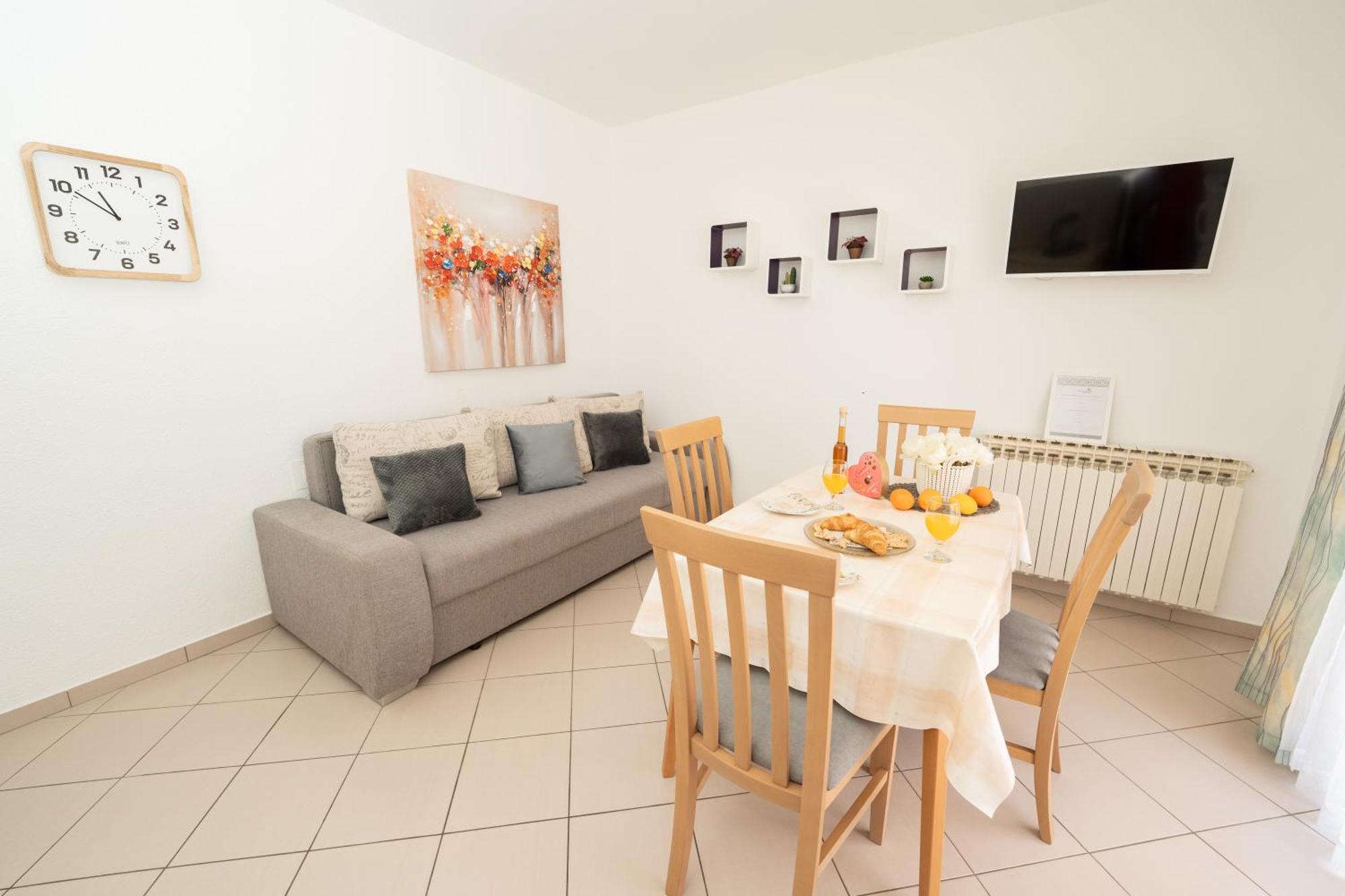 Apartments Biserka ノヴァリャ 部屋 写真