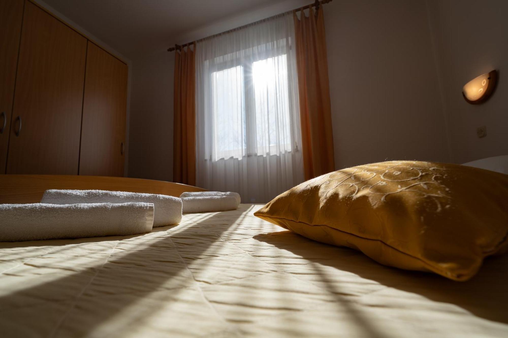 Apartments Biserka ノヴァリャ 部屋 写真