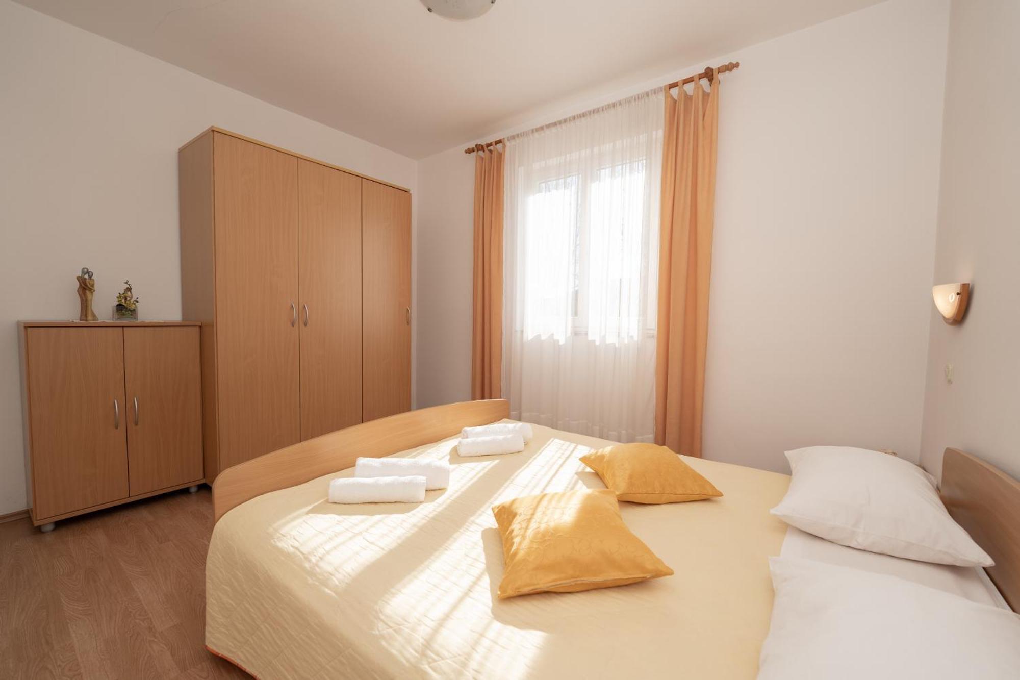 Apartments Biserka ノヴァリャ エクステリア 写真
