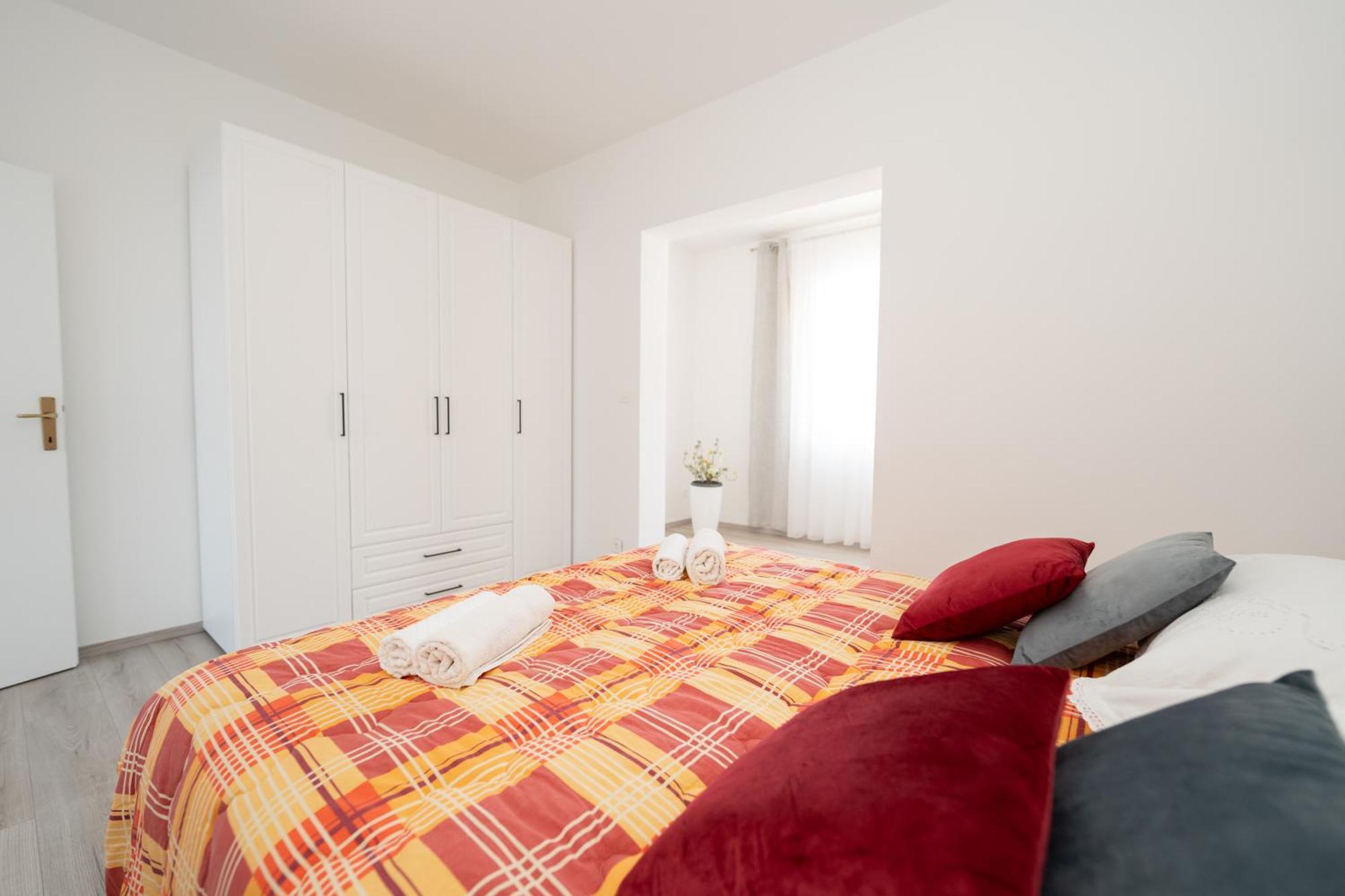 Apartments Biserka ノヴァリャ エクステリア 写真