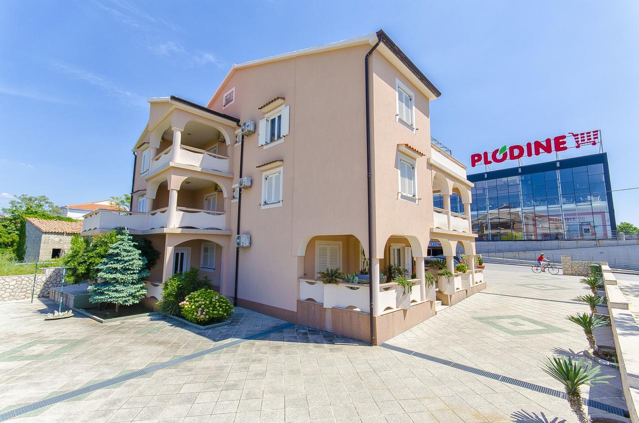 Apartments Biserka ノヴァリャ エクステリア 写真